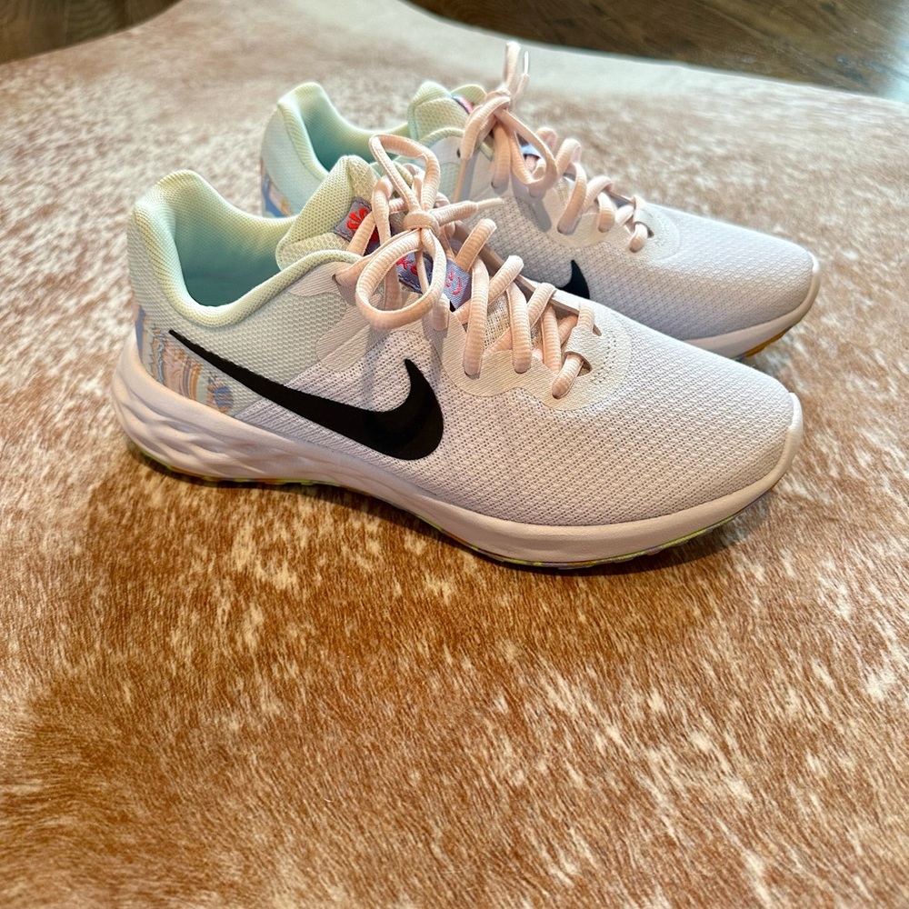 Women’s Nike running shoes 6.5